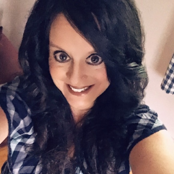 Meet your Posher, Jennifer - Picture 2 of 2